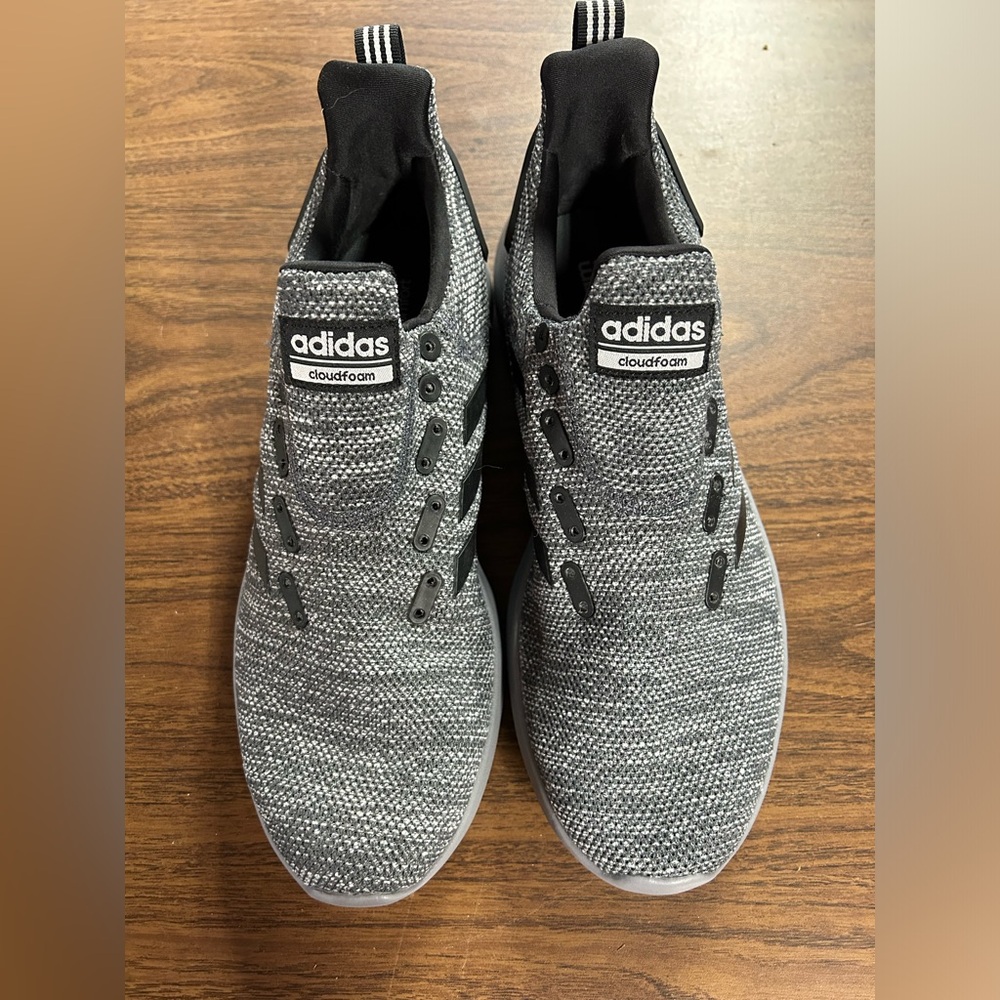 Adidas brand new cloud foam size 8 1/2 men’s never been worn